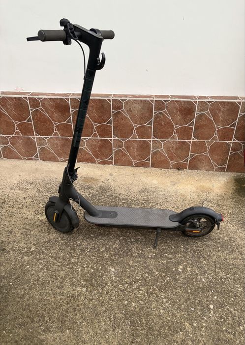 Trotineta electrica Xiaomi MI Electric Scooter Essential