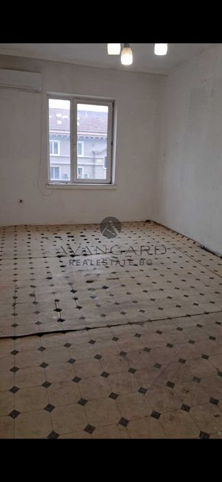 Продава се Тристаен апартамент в Пловдив, Център - 70 кв.м за 1608 €/кв.м - Снимка #4