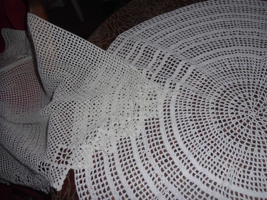 Fata de masa cu perdea.macrame