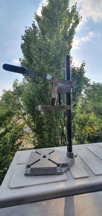 Livrare exclusiv în zona Piaței Drumul Taberei, diferite scule/unelte folosite pentru o garsonieră de 30 mp. Foarte puțin uzate. Nu fac schimburi.