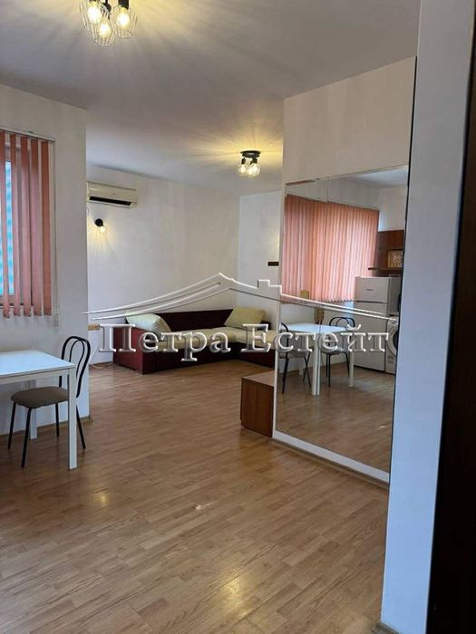 Просторно студио в Варна Бриз под наем за нощувки