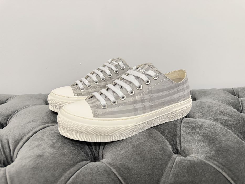 Burberry jack low check trainer grey