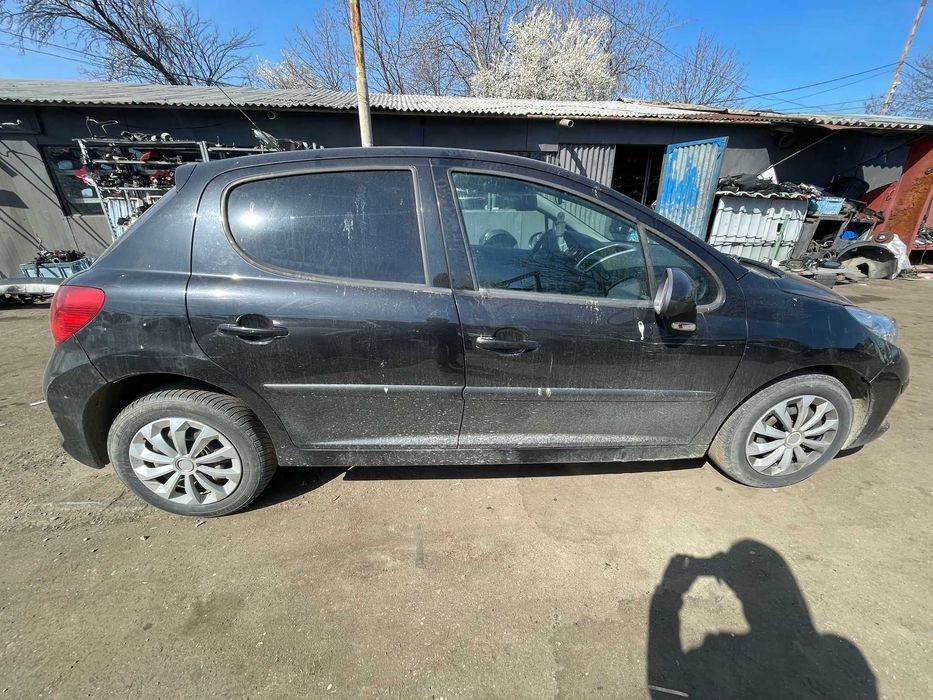 Dezmembrez Peugeot 207 1.4 B an 2008 cod motor 8FS