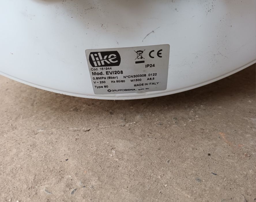 Boiler electric, are 80 litri, perfect functional