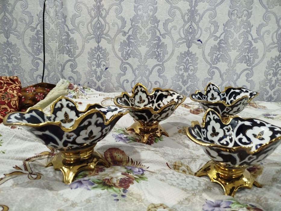 Пахта гулли мева соладиган идишлар сотилади