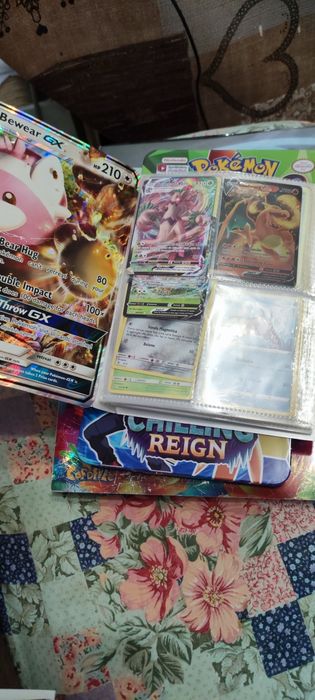 Vând cartonase de pokemon