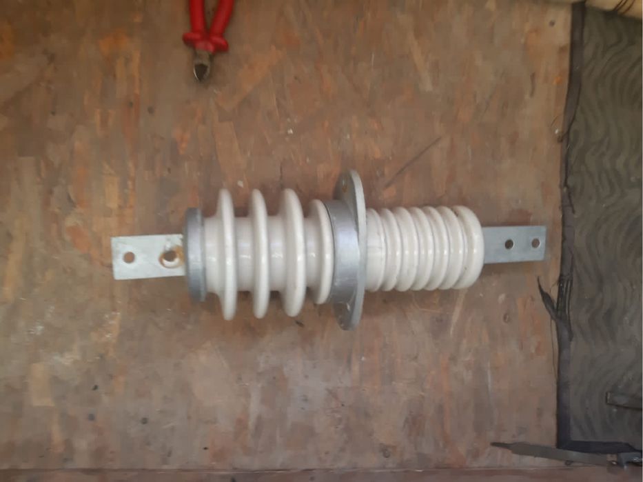 Проходной изолятор