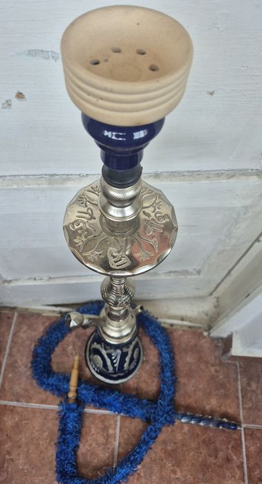 Narghilea veche din metal