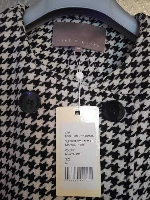 Чисто ново палто с вълна Mint & Barry.