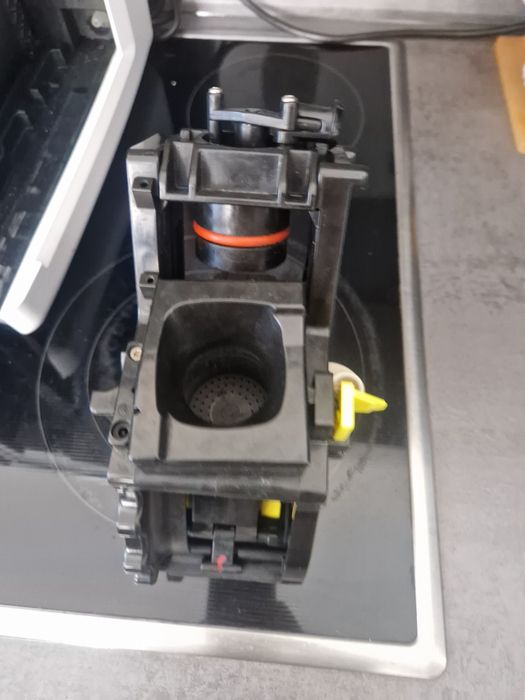 PHILIPS EP3243 – 9506 AD
Кафе машина + чисто нов млечен съд и филтър!