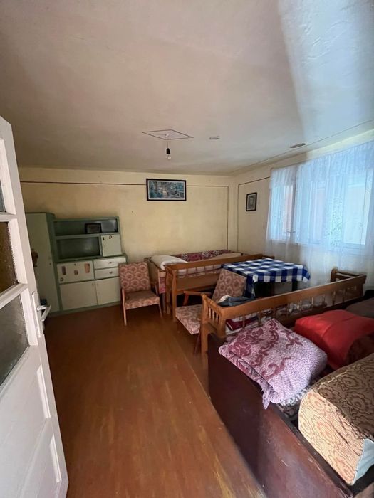 Casa la tara cu gradina