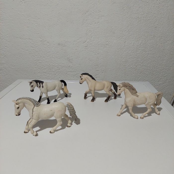 Фигурки Schleich коне
