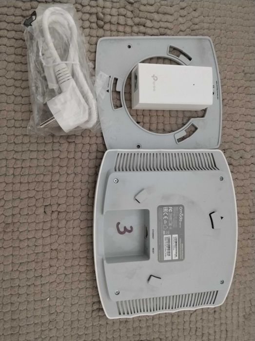Продавам 3 броя AP Tp-link EAP110 - комплект