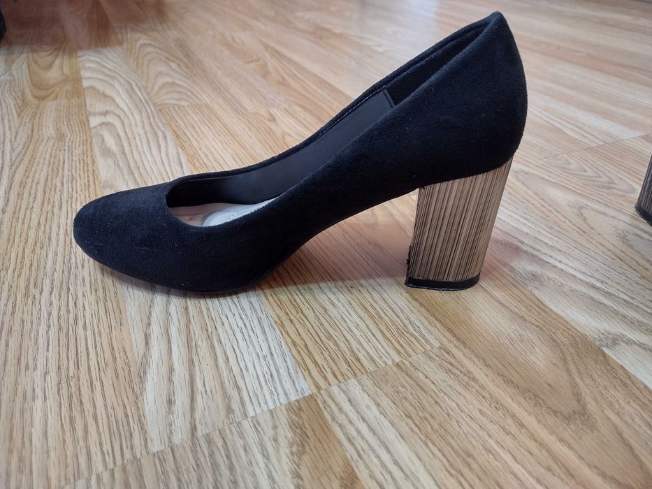 Елегантни черни обувки