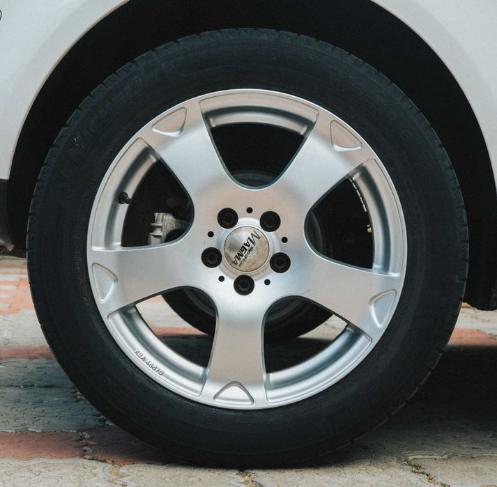 Jante ALIAJ cu anvelope VARĂ 205 / 55 / R16 Michelin