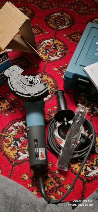 Оригинал перфоратор Makita HR2470 ва болгарка Makita 9565CVR сотилади.
