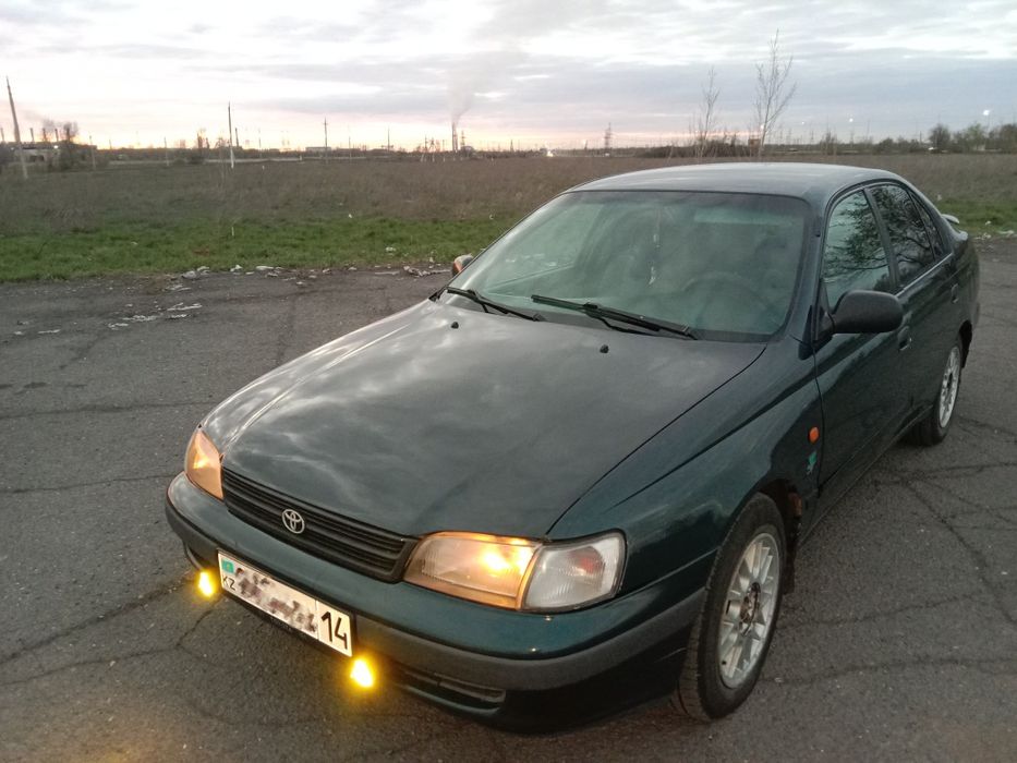 Автомобиль тоёта Карина е.