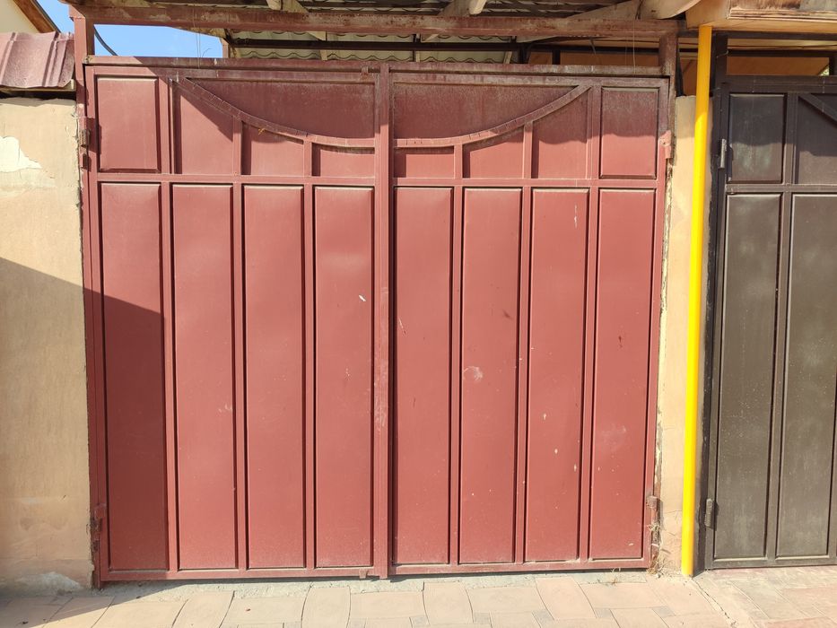 Дарвоза сотилади