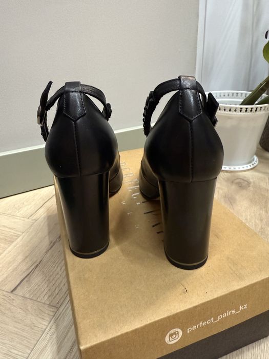 Продам классические туфли