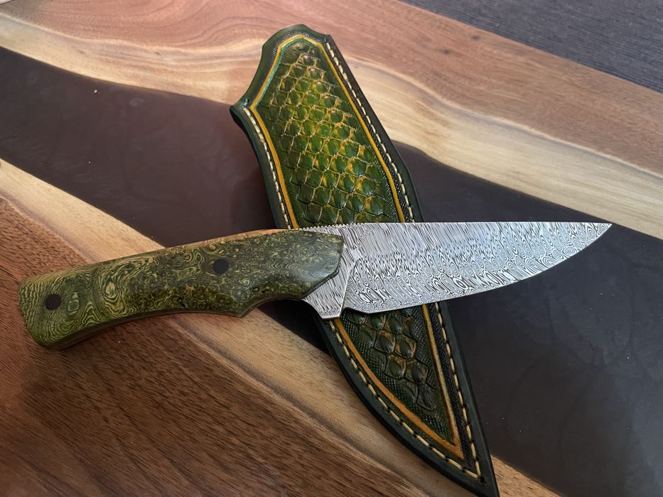 Ръчно изработен нож от Damasteel стомна