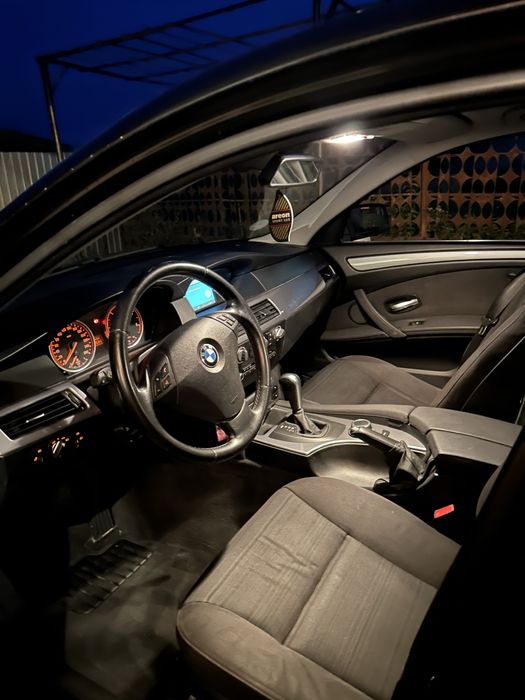 Vând sau schimb BMW E60 520D