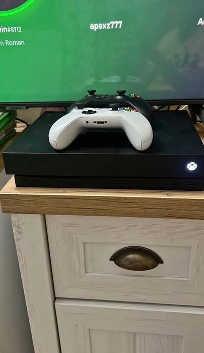 Xbox one x , 1 tb