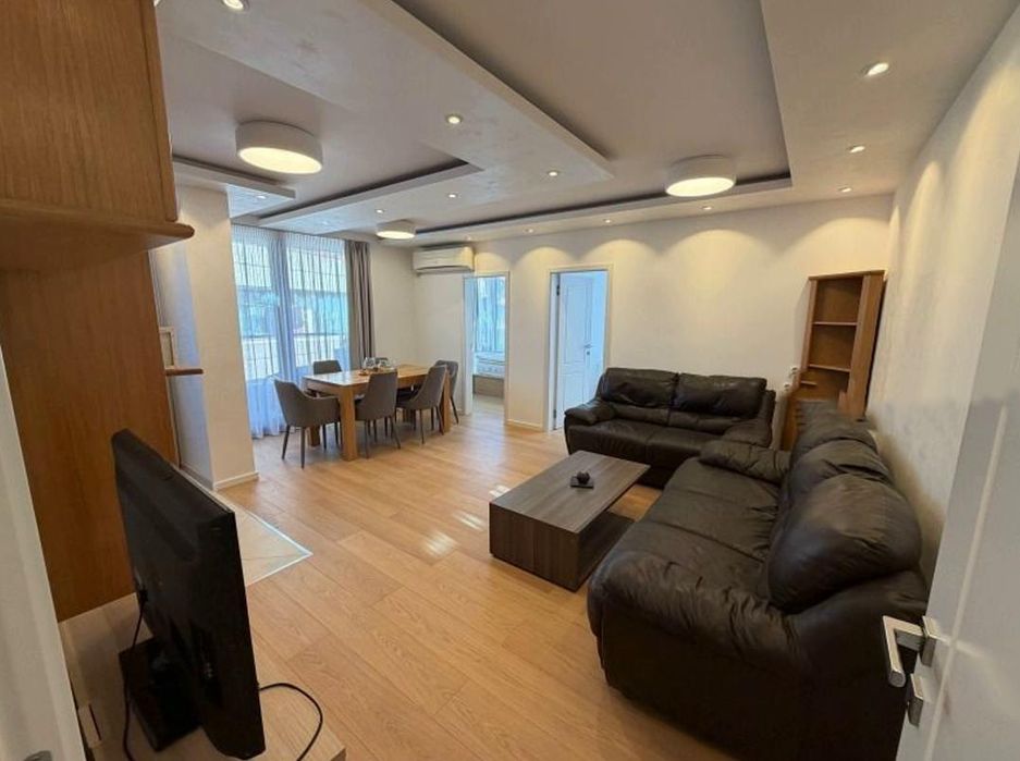 Дава се под наем Тристаен апартамент в София, Витоша - 85 кв.м за 987.36 € - Снимка #1