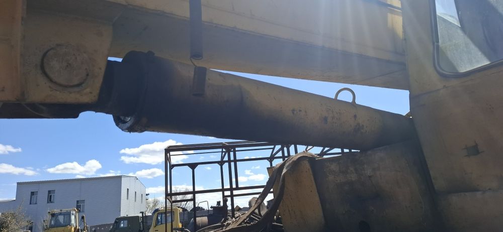 Продам гидроцилиндр подъёма стрелы