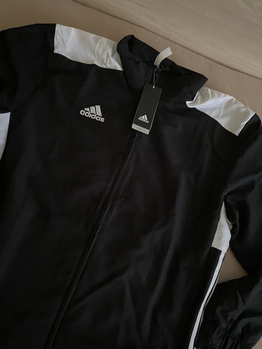 Нова оригинална ветровка Adidas