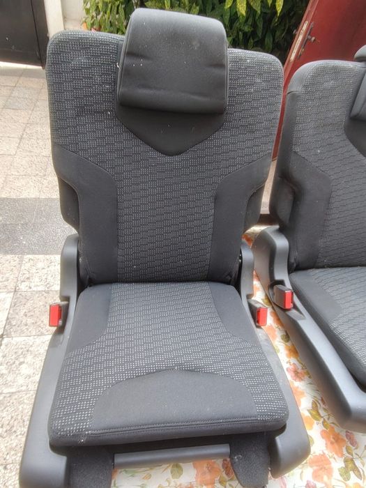 Седалки трети ред Peugeot 308