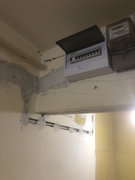 Electrician,execut lucrari de refacere instalatie electrica
