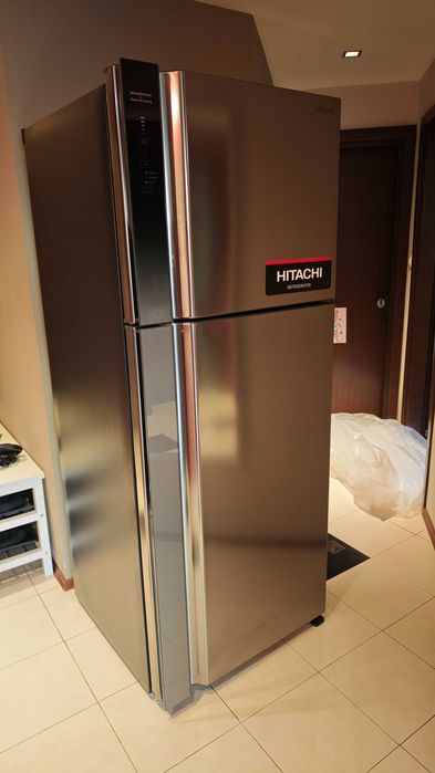 Чисто нов хладилник с горен фризер Hitachi R-V541PRU0 (450 л), Full No Frost, 7 г. гаранция