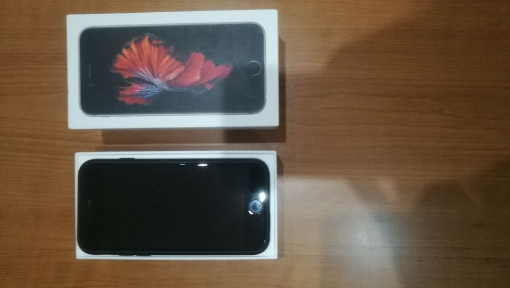 Телефон Айфон 6s