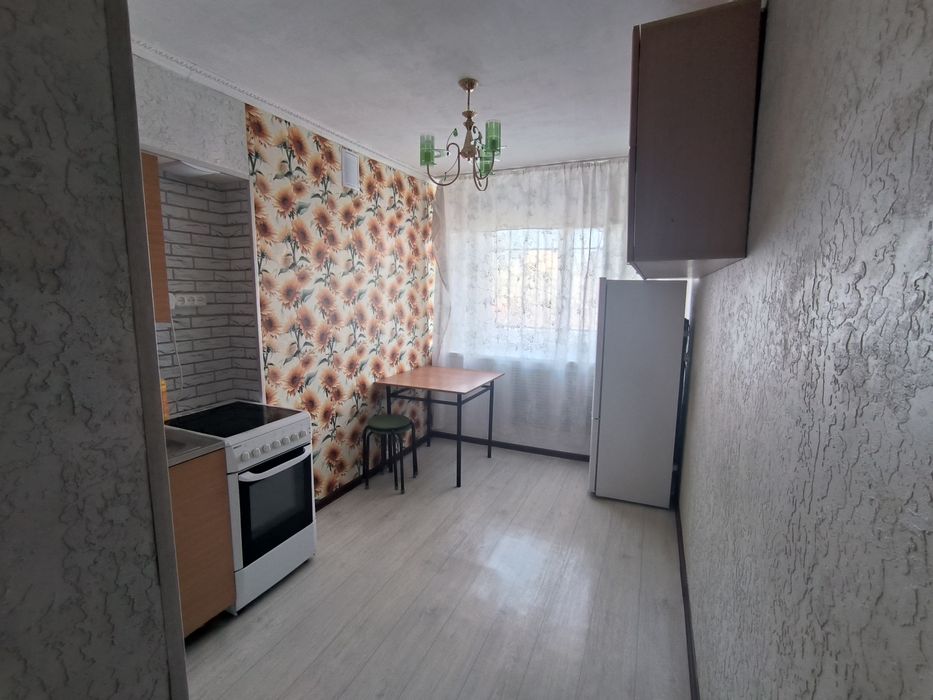 Сдаю 2-х комнатную квартиру в центре города.