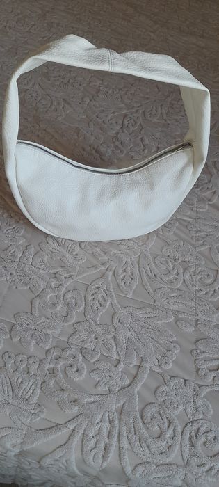 Бели летни чанти по 8 €