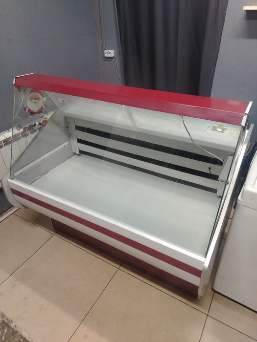 Ветрина холодильник