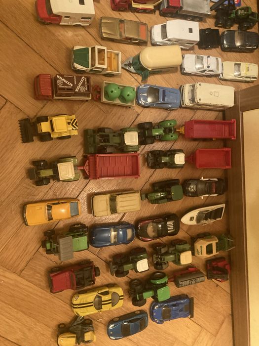 masinute, machete doar Siku