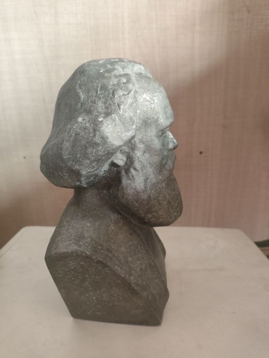 Продам бюст К Маркса