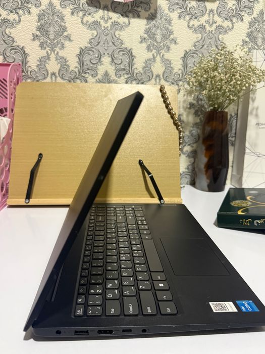 Lenovo V16 G4 intel core i3