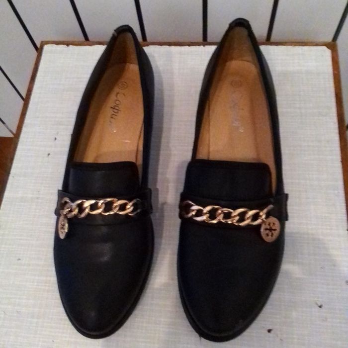 Туфли женские чёрные.