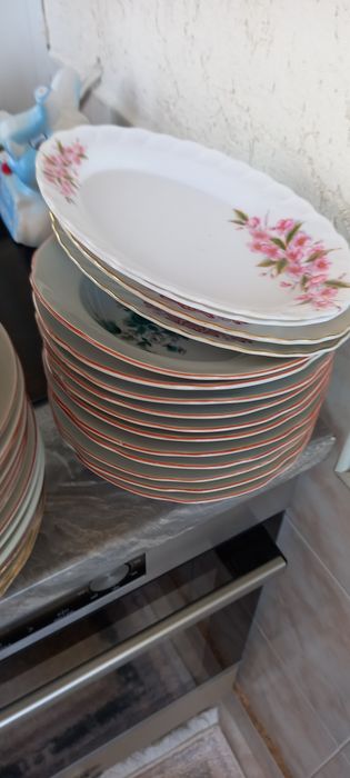 Порцеланов сервиз със супник