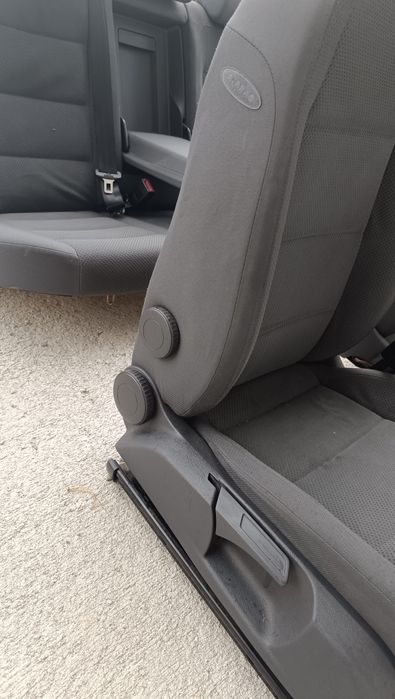 • Продавам сив платен салон с чекмеджета за голф 5 и кожен GTI salon