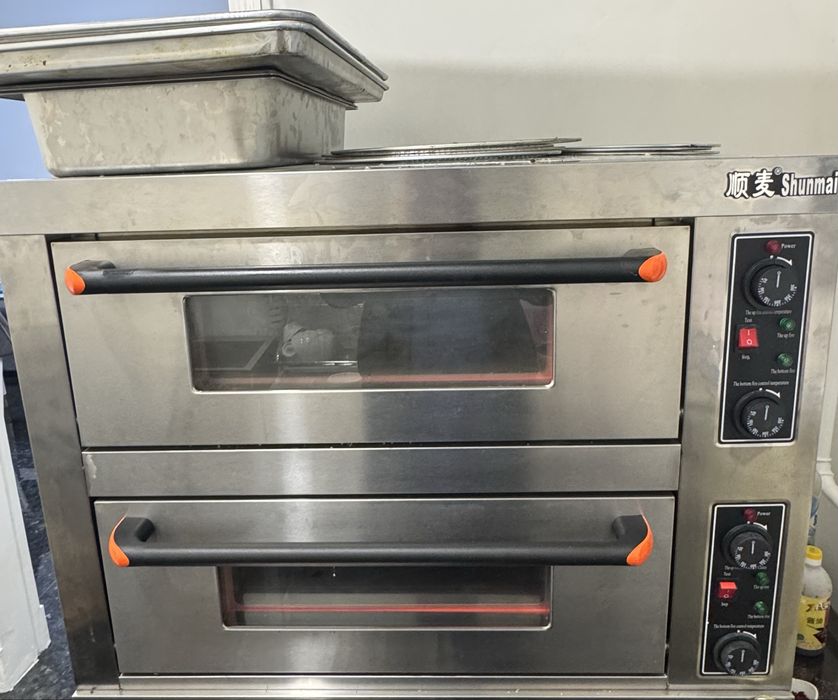 Печь двойная отличная для любых тип выпечок