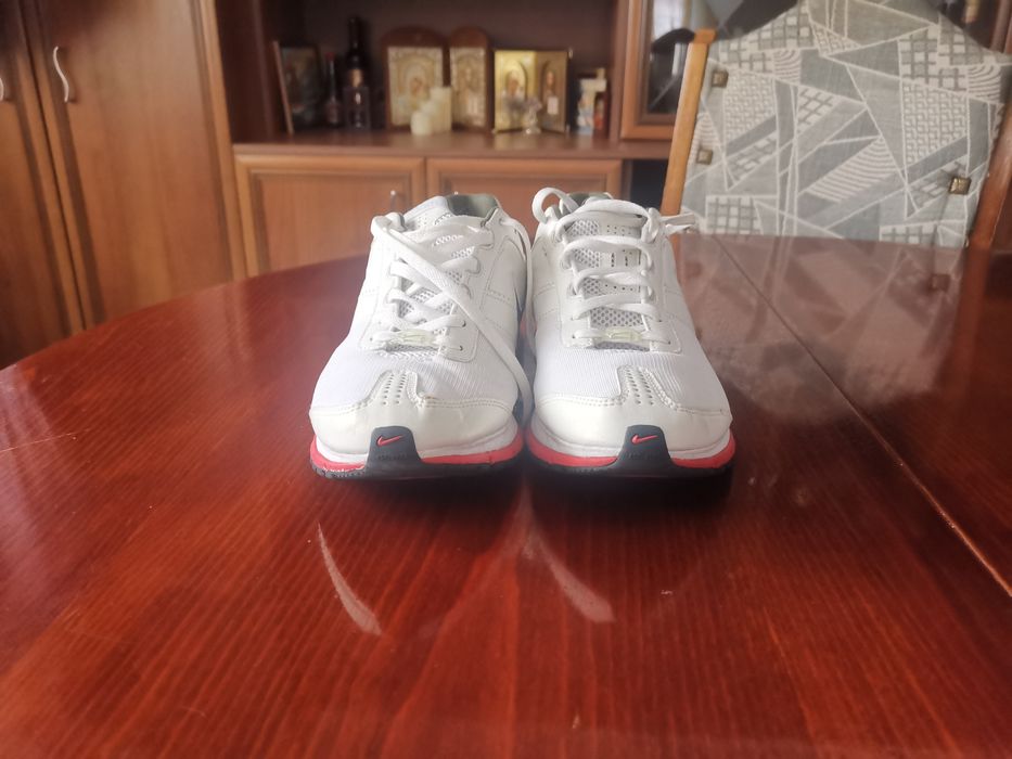 Vând adidași nike mărime 43