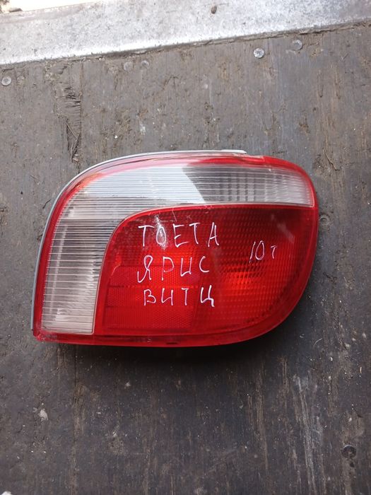 Фонарь Тоета Ярис правый