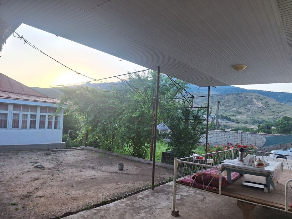 Uy sotiladi Qoramozor uch bog'da