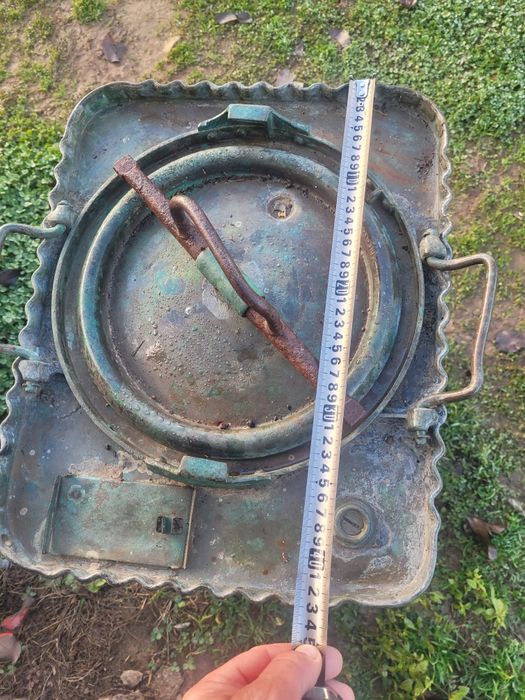 Vas din alama cu capac ermetic
