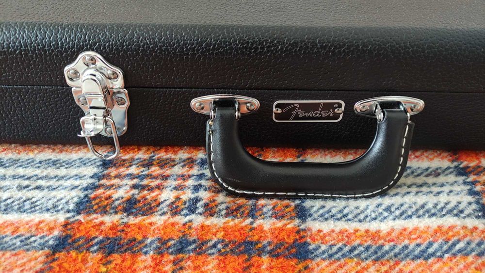 Куфар за електрическа китара Fender Classic Series Strat/Tele