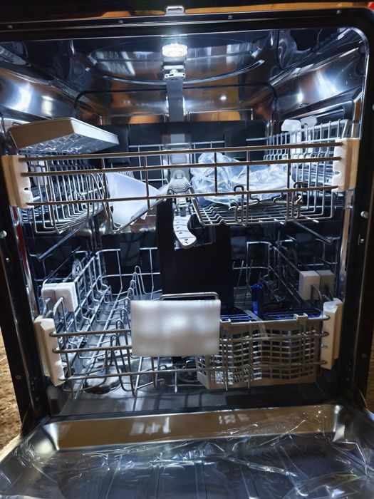 Продам посудомоечную машину