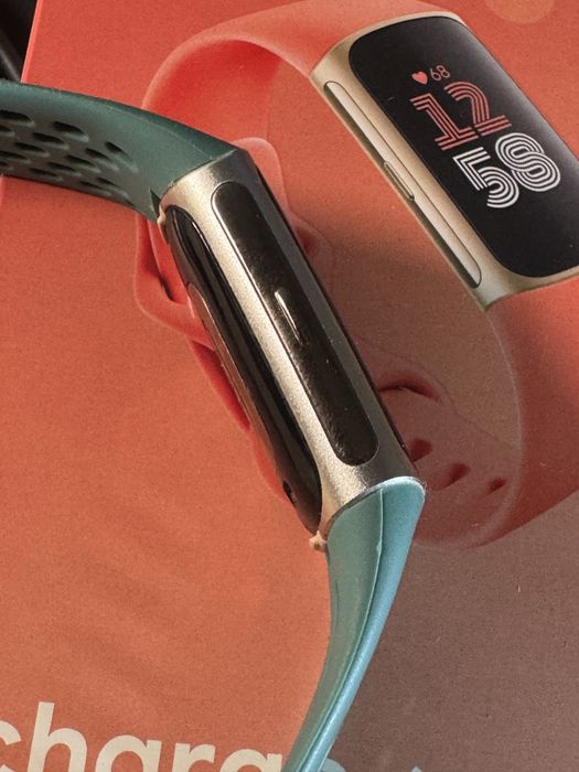 Фитнес-трекер Fitbit Charge 6